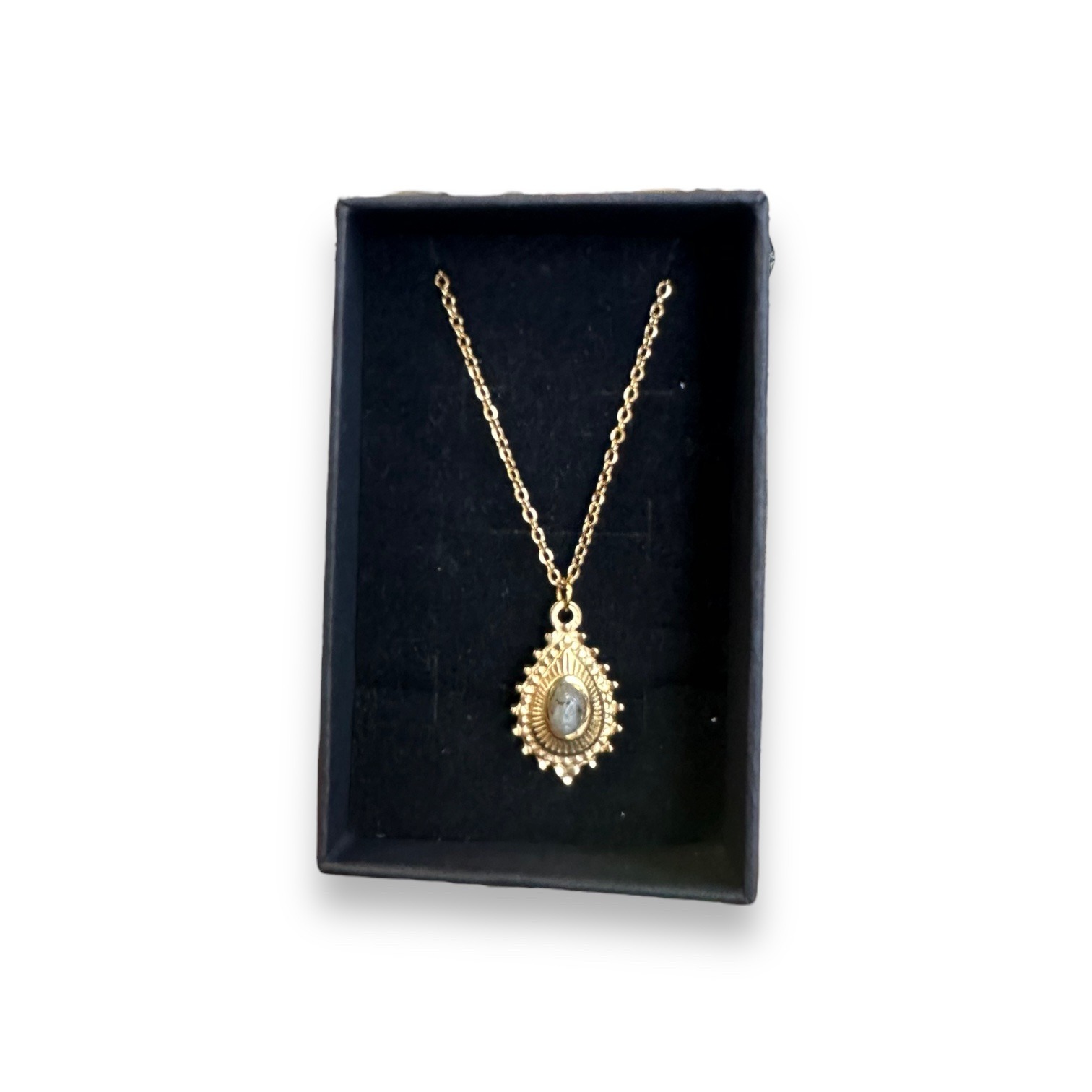 Oval stone gold tone pendant Necklace